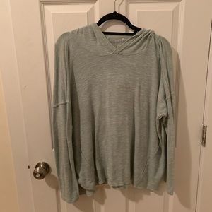 AE light sweater with hood